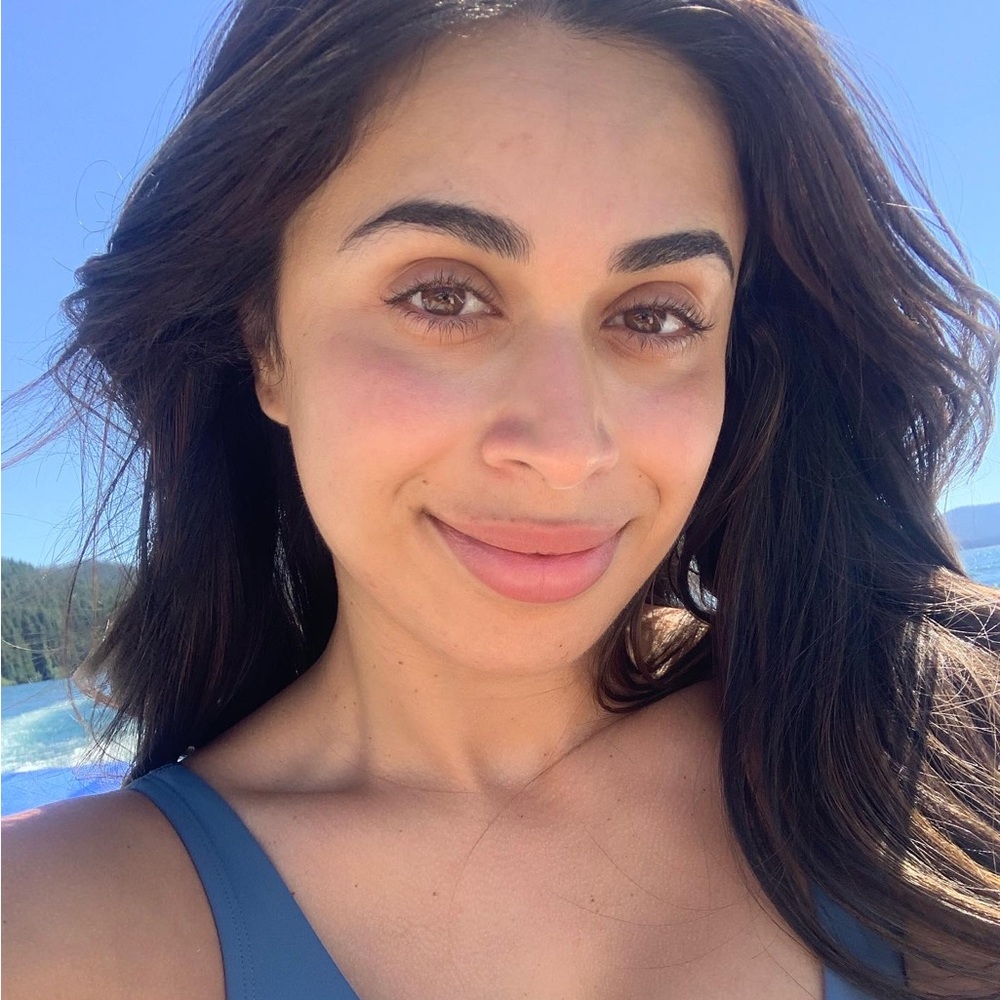 Meet your Posher, Lina